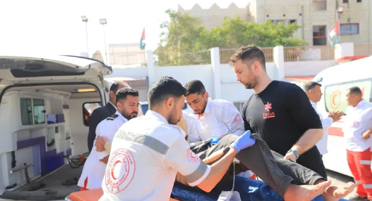 مغادرة 107 مرضى ومرافقين من خلال معبر رفح لتقي العلاج في الخارج